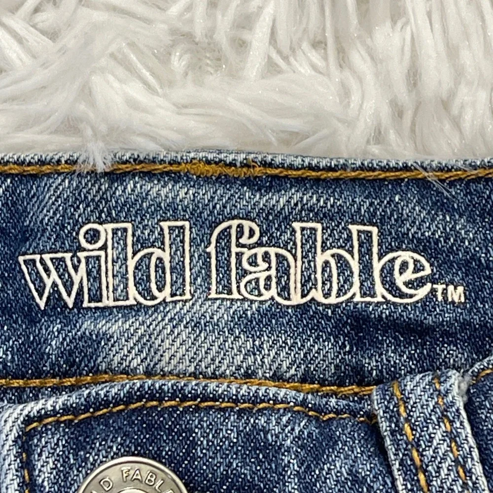 Wild Fable  Distressed Blue Jeans WOMENS 6 HIGH RISE STRAIGHT  BUTTON FLY